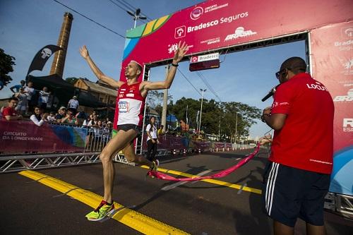 Atleta brasileiro que disputou os Jogos Olímpicos Rio 2016 ganhou a prova de 6 km com tempo abaixo de 17'. No feminino, Muriel Paredes fica em primeiro / Foto: Vinicius Branca